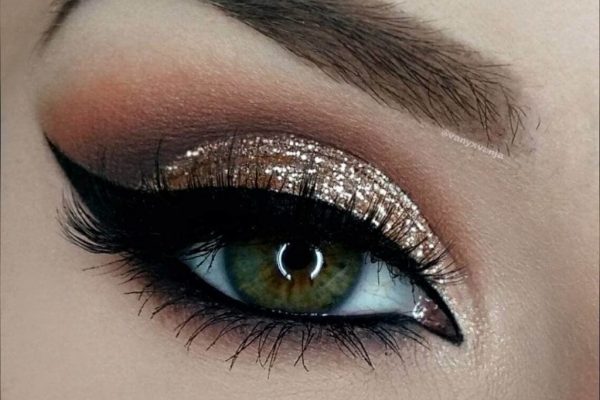 Яркий макияж глаз: модный и красивый make-up пошагово, идеи на фото